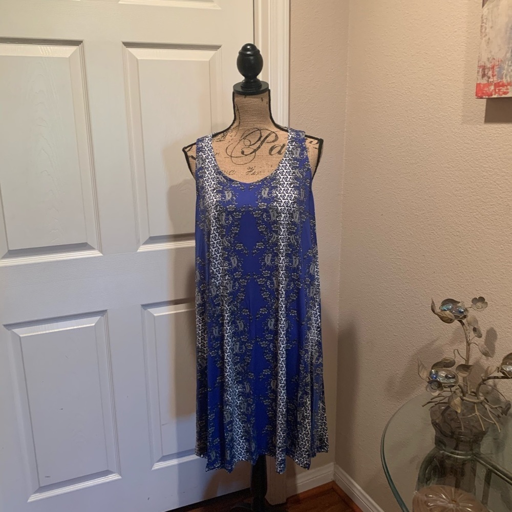 Plus size black, white and blue dress